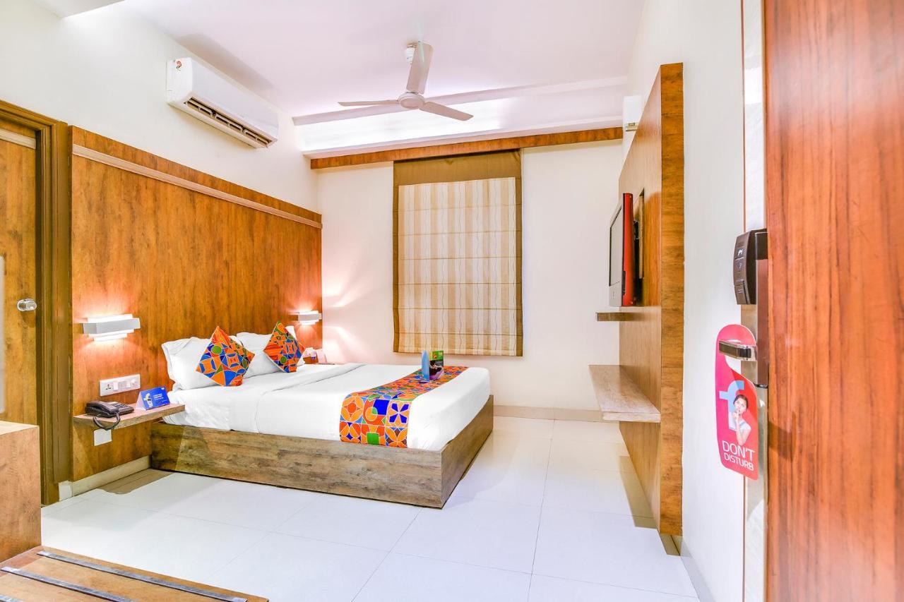 Fabhotel Arastu Nampally Hyderabad Exterior foto