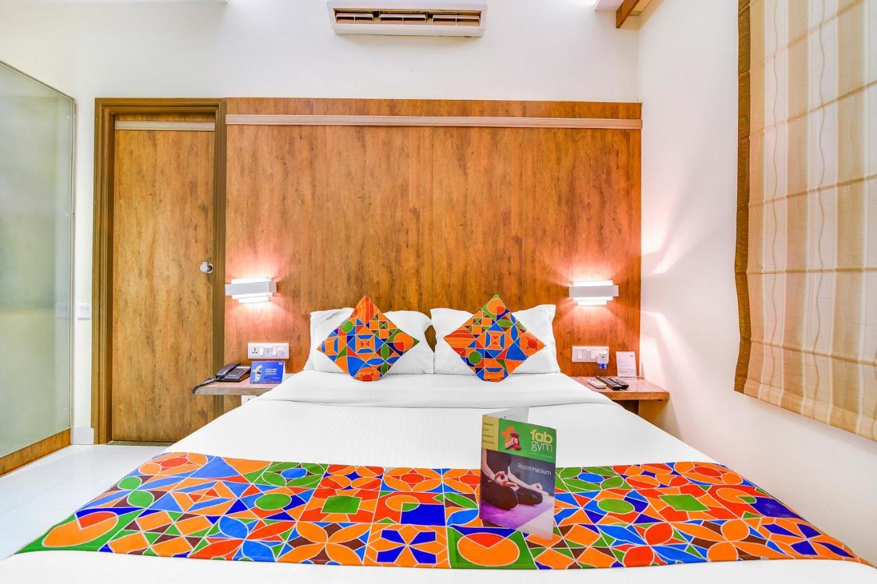Fabhotel Arastu Nampally Hyderabad Exterior foto